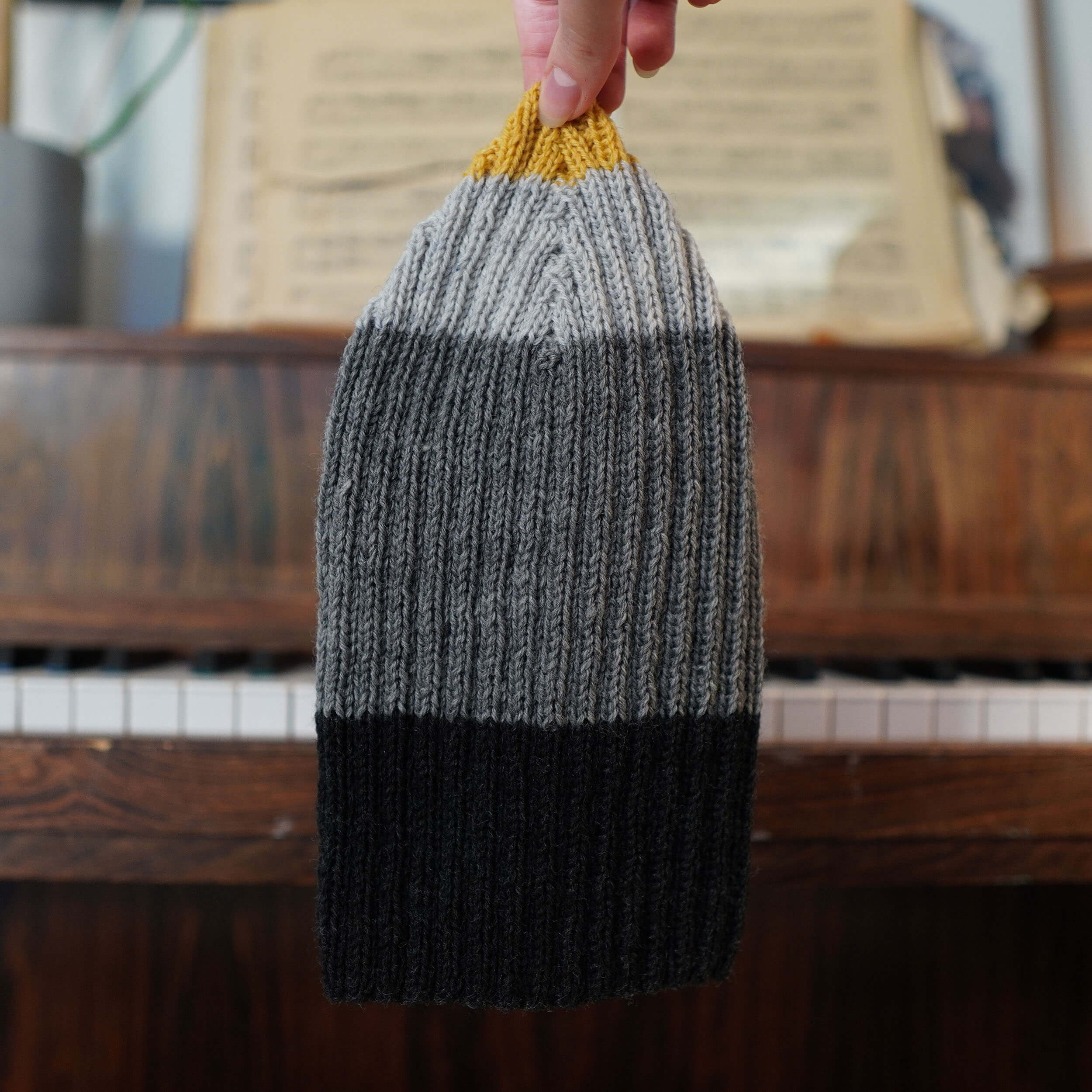 Pointy Fisherman Beanie – Norwegian Hand-Knit, Unique Colorway
