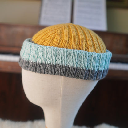 The Southlander Reknit – handgestricktes Wollmützen-Unikat in Honig-Senfgelb, Grau meliert und Mintblau (RHF01-RK26)