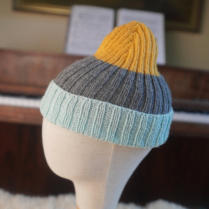 The Southlander Reknit – handgestricktes Wollmützen-Unikat in Honig-Senfgelb, Grau meliert und Mintblau (RHF01-RK26)