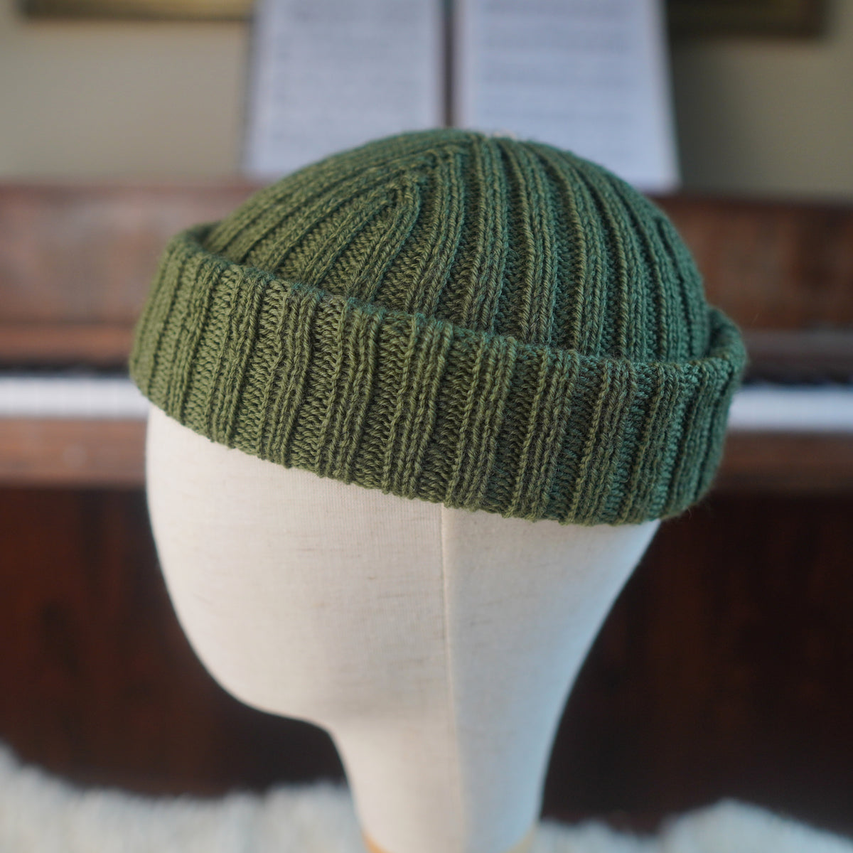 The Southlander Reknit – handgestricktes Wollmützen-Unikat in Moosgrün und Hellbeige meliert (RHF01-RK31)