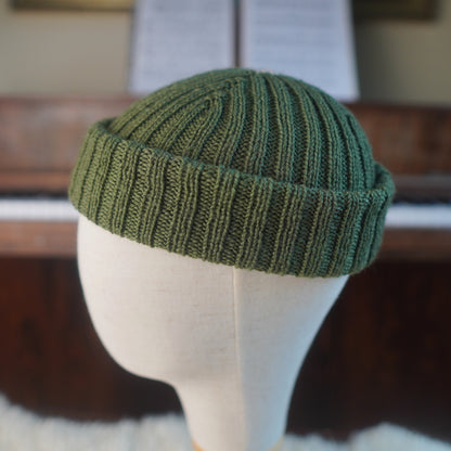 The Southlander Reknit – handgestricktes Wollmützen-Unikat in Moosgrün und Hellbeige meliert (RHF01-RK31)