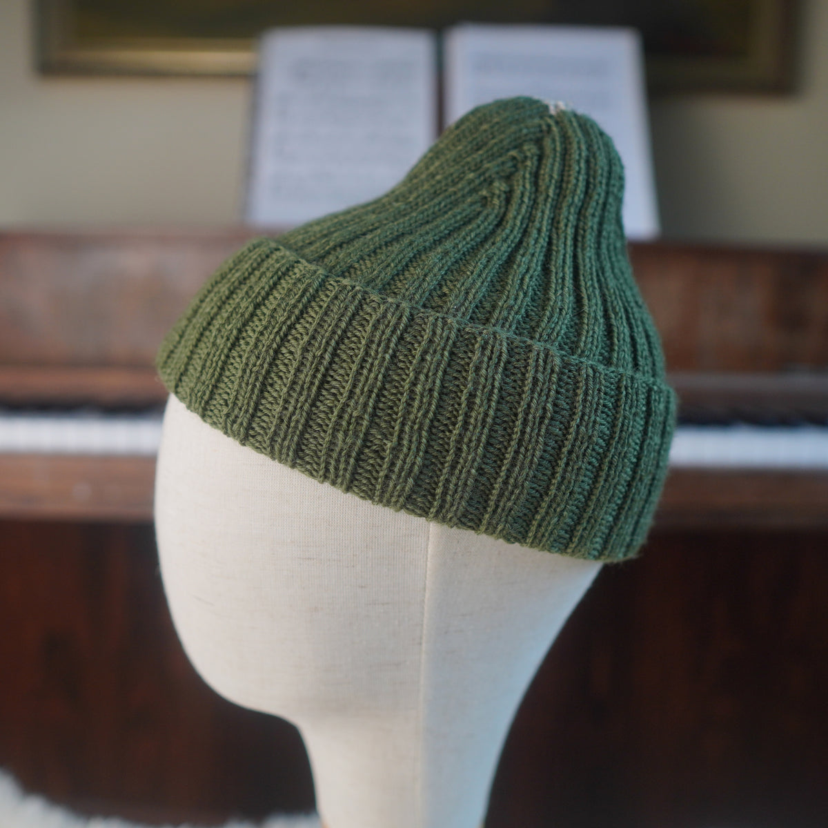 The Southlander Reknit – handgestricktes Wollmützen-Unikat in Moosgrün und Hellbeige meliert (RHF01-RK31)