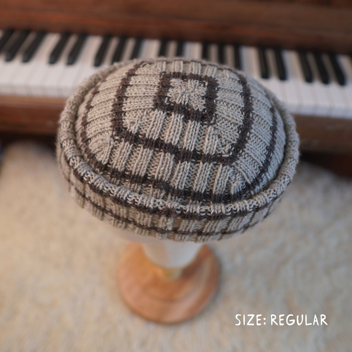 The Southlander REKNIT – one-of-a-kind hand knit wool beanie in light beige speckled and nut brown (RHF01-RK34)