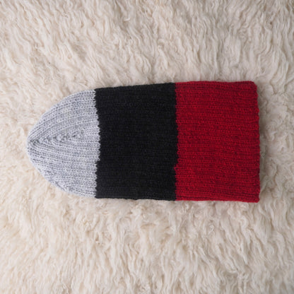The Southlander Reknit – handgestricktes Wollmützen-Unikat in Hellgrau, Anthrazit und Rot (RHF01-RK45)