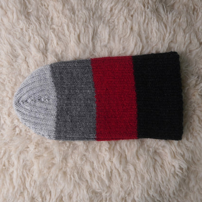 The Southlander Reknit – handgestricktes Wollmützen-Unikat in Hellgrau, Grau meliert, Rot und Anthrazit (RHF01-RK46)