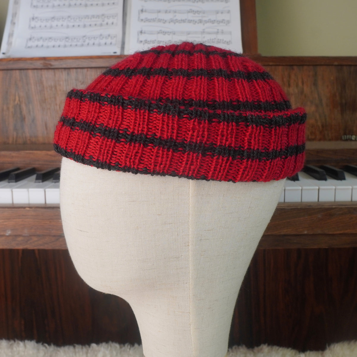 The Southlander Reknit – handgestricktes Wollmützen-Unikat in Rot und Anthrazit (RHF01-RK60)