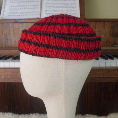 The Southlander Reknit – handgestricktes Wollmützen-Unikat in Rot und Anthrazit (RHF01-RK60)