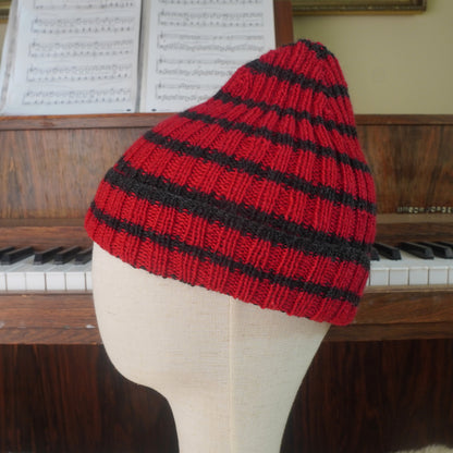 The Southlander Reknit – handgestricktes Wollmützen-Unikat in Rot und Anthrazit (RHF01-RK60)