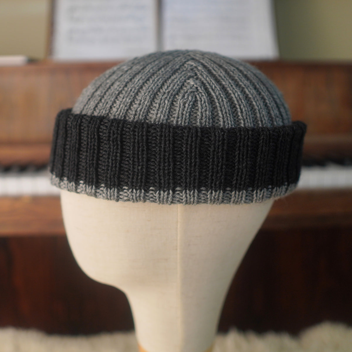 The Southlander Reknit – handgestricktes Wollmützen-Unikat in Grau meliert und Anthrazit (RHF01-RK63)