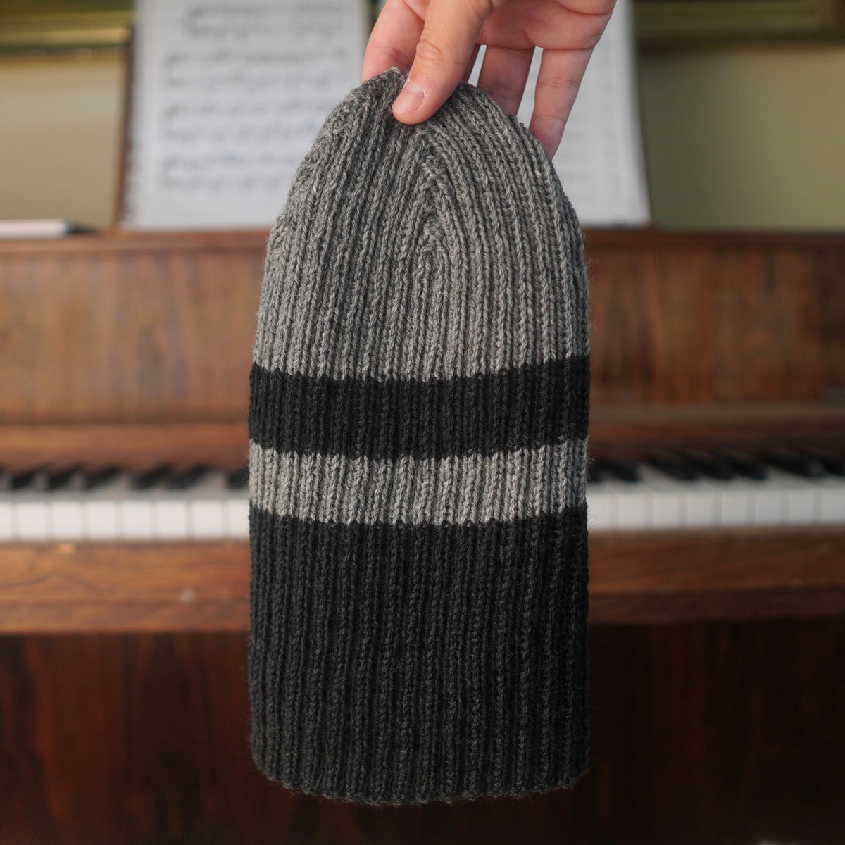 The Southlander Reknit – handgestricktes Wollmützen-Unikat in Grau meliert und Anthrazit (RHF01-RK63)