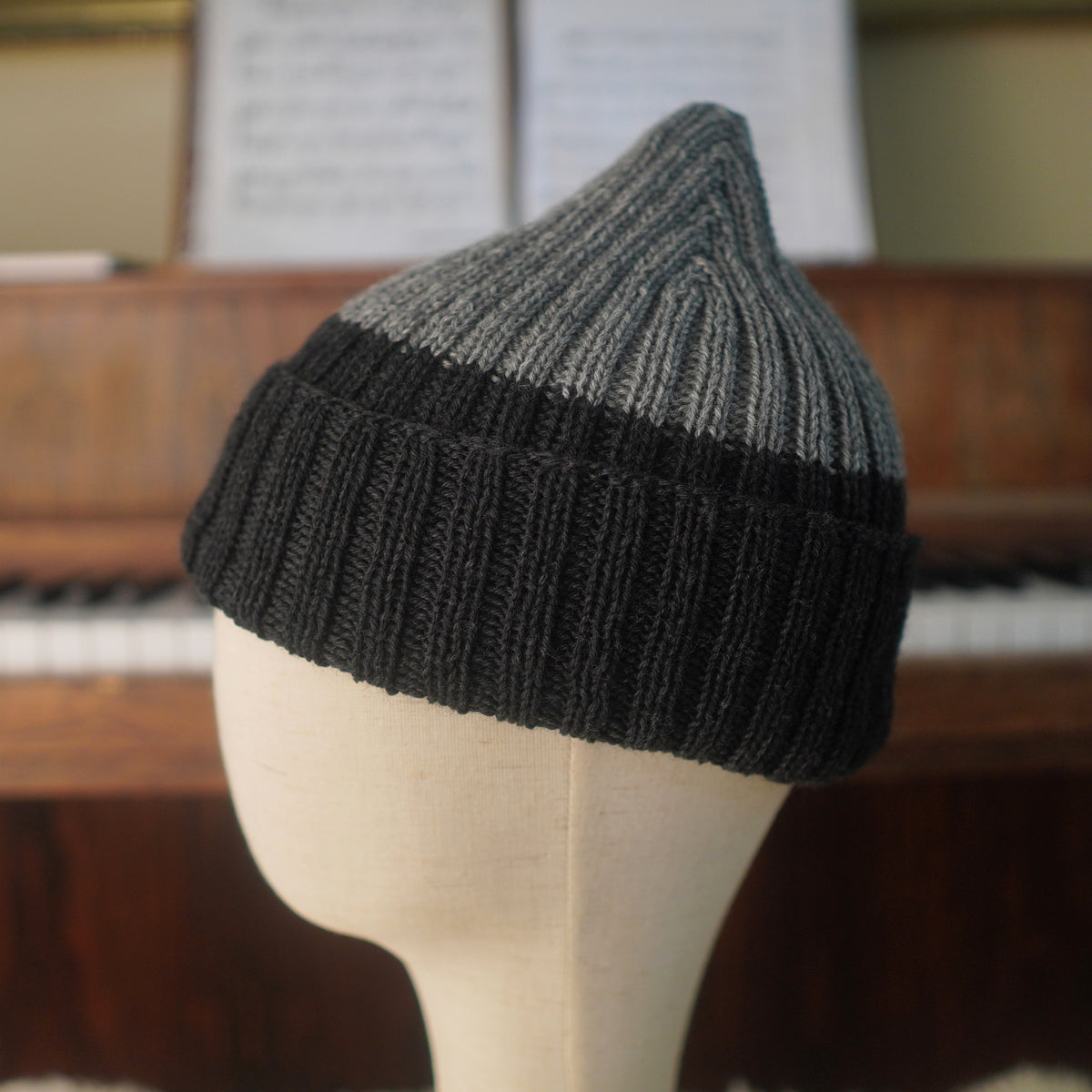 The Southlander Reknit – handgestricktes Wollmützen-Unikat in Grau meliert und Anthrazit (RHF01-RK63)
