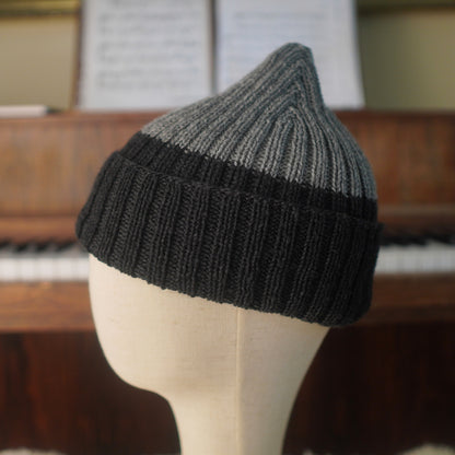 The Southlander Reknit – handgestricktes Wollmützen-Unikat in Grau meliert und Anthrazit (RHF01-RK63)