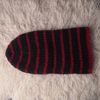 The Southlander Reknit – handgestricktes Wollmützen-Unikat in Anthrazit und Rot (RHF01-RK66)