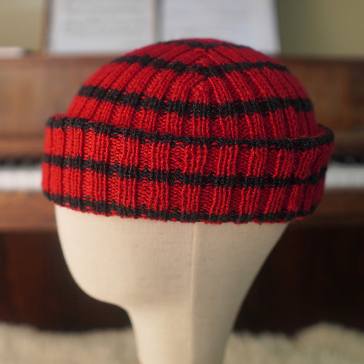 The Southlander Reknit – handgestricktes Wollmützen-Unikat in Rot und Anthrazit (RHF01-RK67)