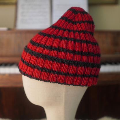 The Southlander Reknit – handgestricktes Wollmützen-Unikat in Rot und Anthrazit (RHF01-RK67)