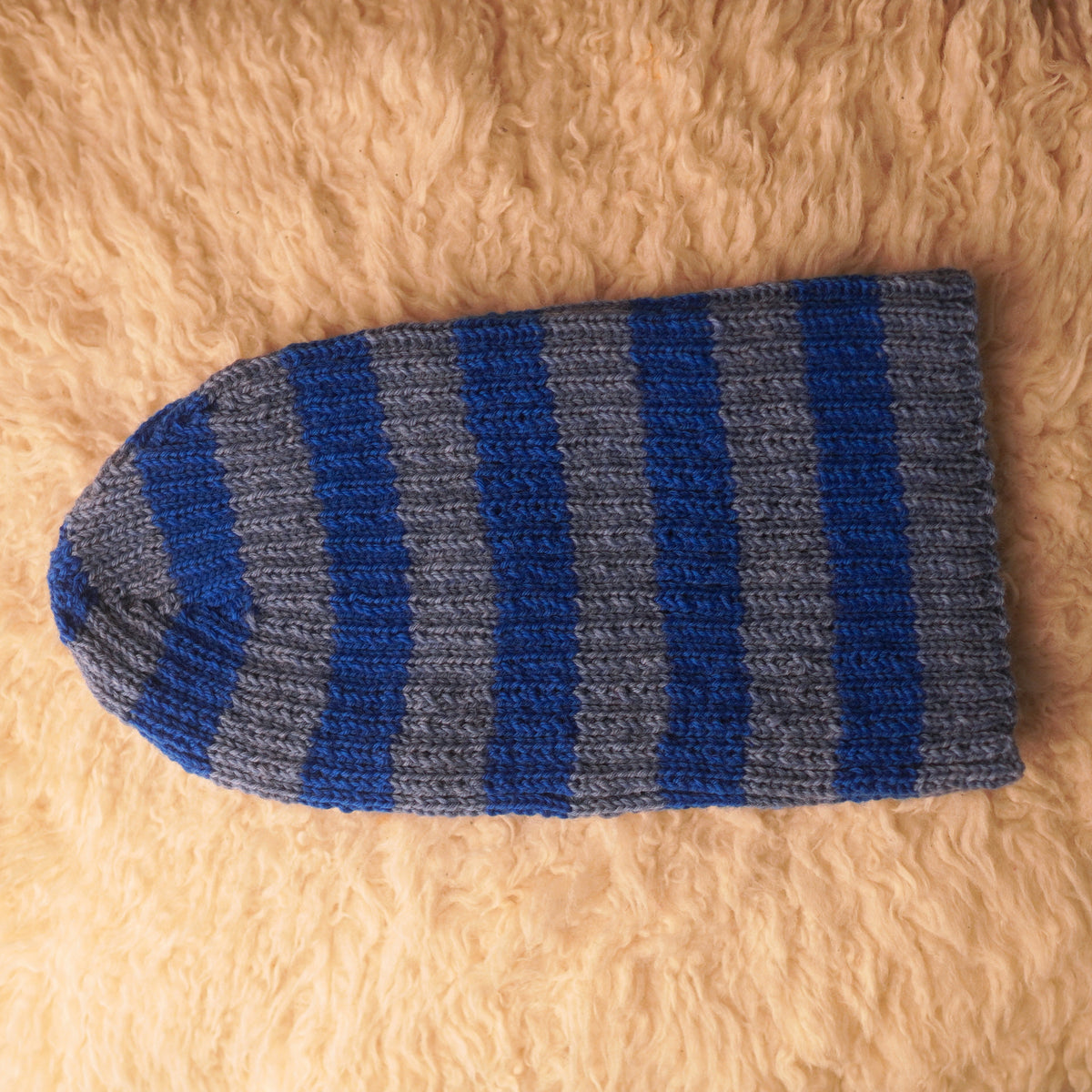 The Southlander Reknit – handgestricktes Wollmützen-Unikat in Blau und Nordisch Blau (RHF01-RK68)