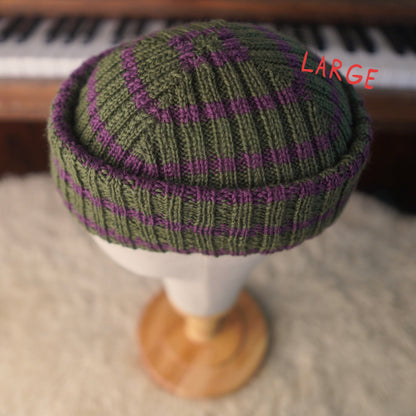 The Southlander Reknit – handgestricktes Wollmützen-Unikat in Moosgrün und Lila (RHF01-RK69)