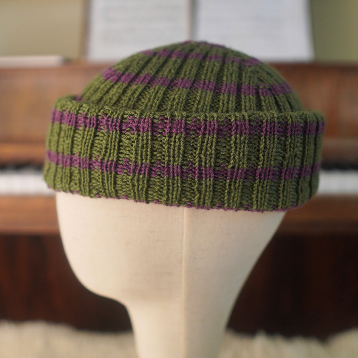 The Southlander Reknit – handgestricktes Wollmützen-Unikat in Moosgrün und Lila (RHF01-RK69)