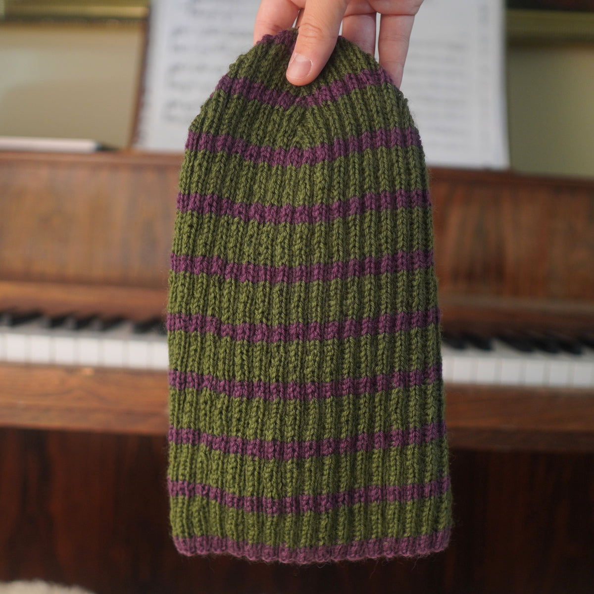 The Southlander Reknit – handgestricktes Wollmützen-Unikat in Moosgrün und Lila (RHF01-RK69)