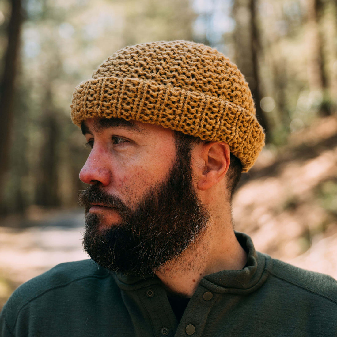 The Westcoaster – hand knit chunky wool beanie, straw, side view