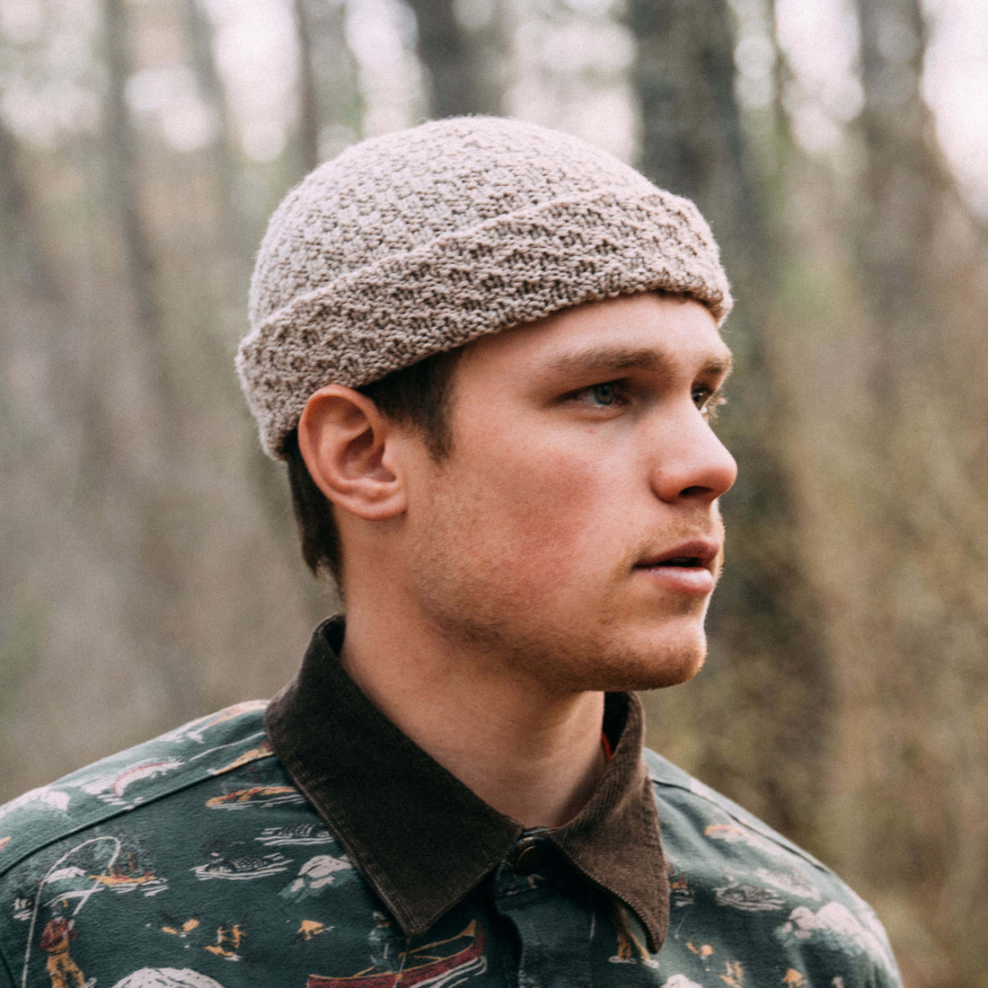 The Eastfold – hand knit merino wool beanie, beige speckled, side view