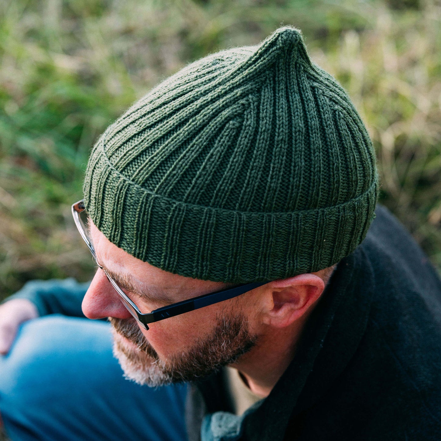 Hand knit pointy wool beanie hat — green