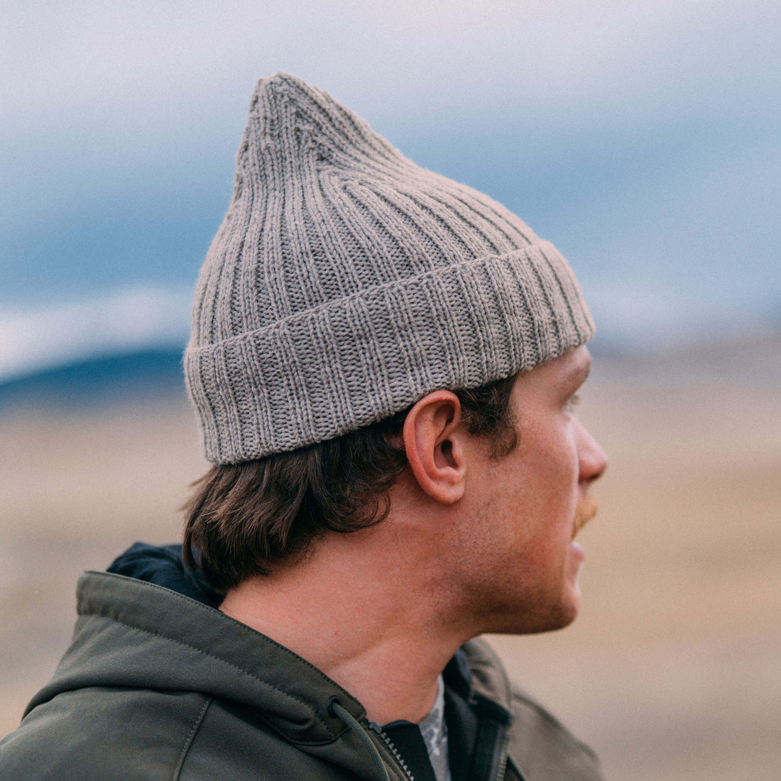 The North Cap – handgestrickte norwegische Zipfelmütze aus Wolle in Hellbeige meliert