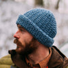 The Westcoaster – grobe handgestrickte norwegische Wollmütze in Nordisch Blau